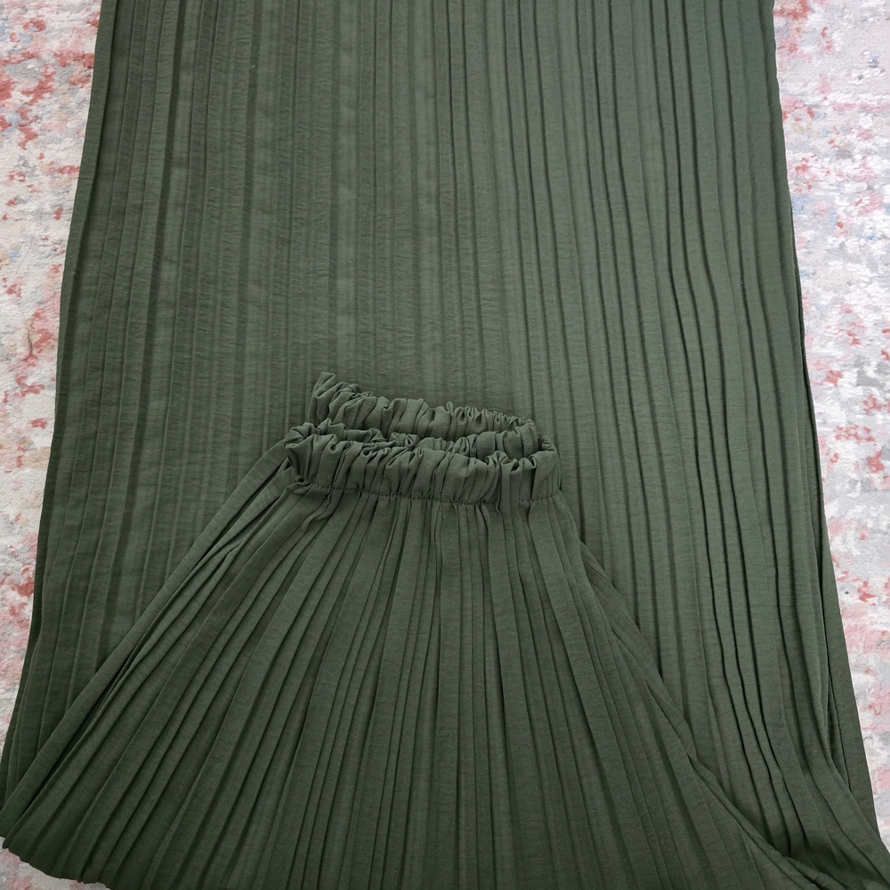 Elegant Green Pleated Skirt